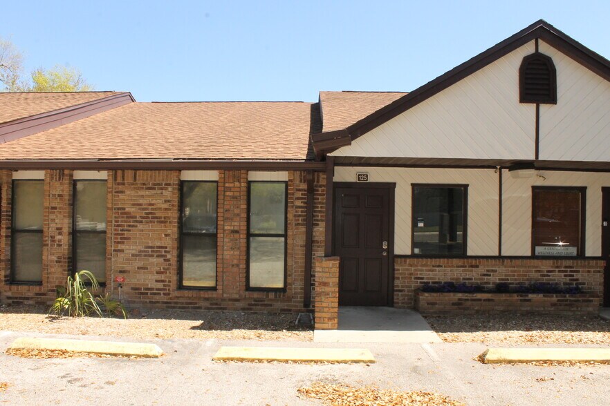 421 Montgomery Rd, Altamonte Springs, FL à vendre - Photo du bâtiment - Image 2 de 12