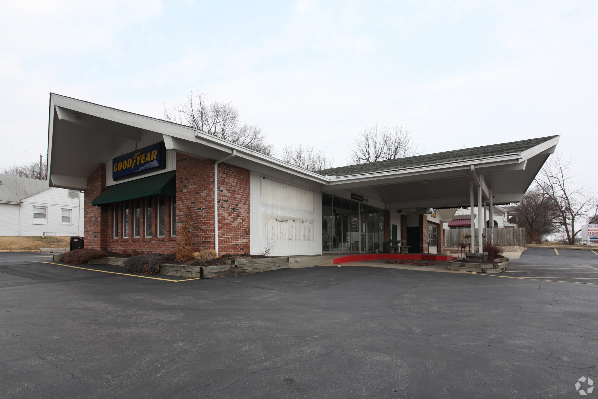 1134 S Noland Rd, Independence, MO for sale Primary Photo- Image 1 of 1