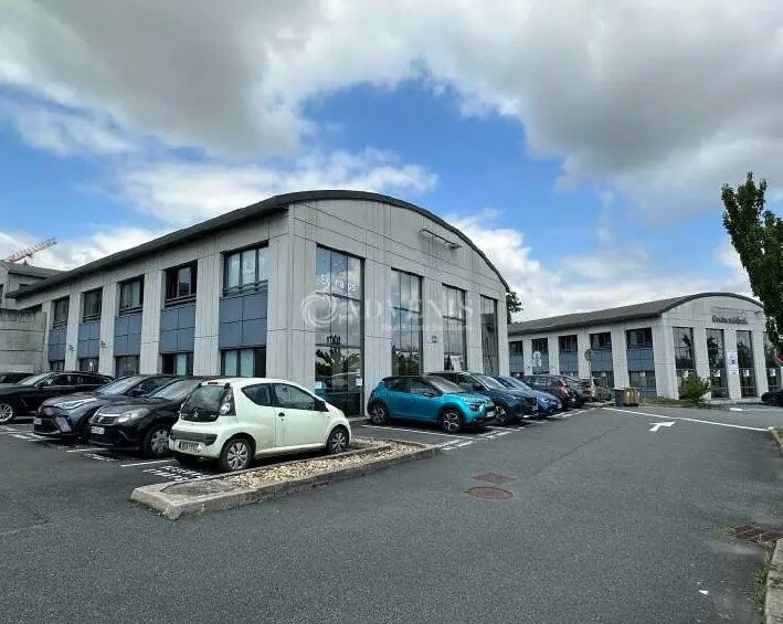 Office in Limas for lease - Building Photo - Image 3 of 9