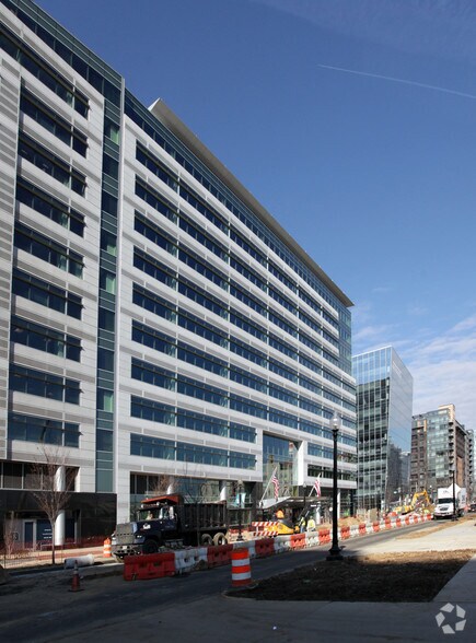 1050 1st St NE, Washington, DC à louer - Photo du bâtiment - Image 2 de 4