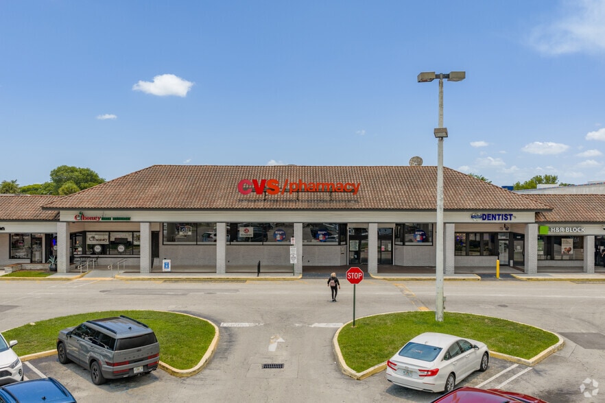 18452-18538 NW 67th Ave, Miami Gardens, FL for lease - Building Photo - Image 2 of 15
