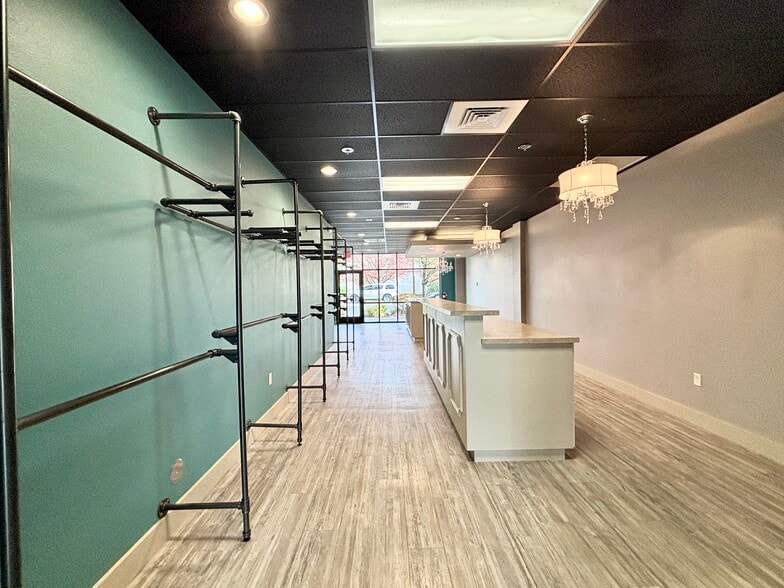 1127 Broadway St NE, Salem, OR for lease - Building Photo - Image 3 of 12