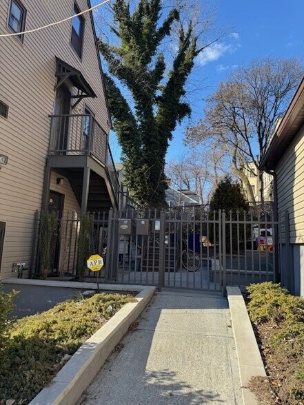 145 Westervelt Ave, Staten Island, NY à vendre - Photo du bâtiment - Image 3 de 33