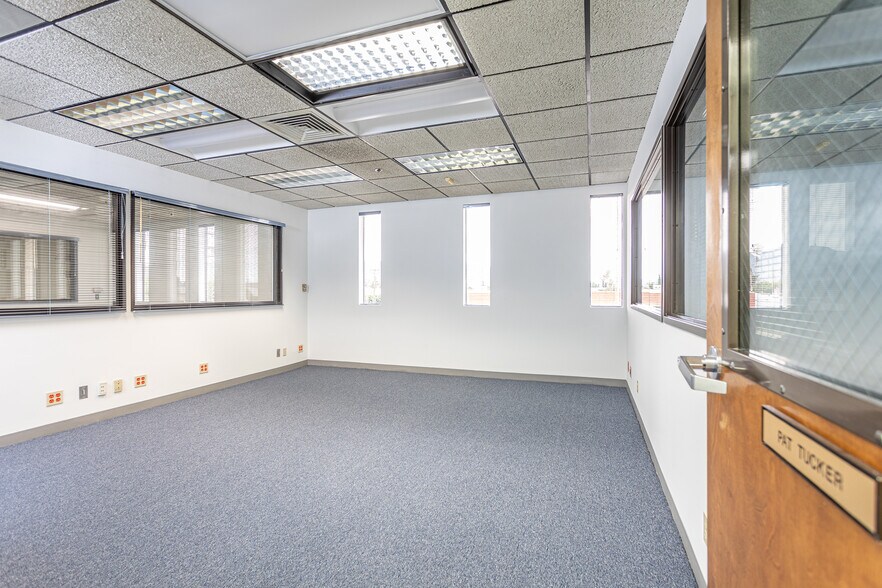 132-142 W Verdugo Ave, Burbank, CA à louer - Photo intérieure - Image 3 de 33