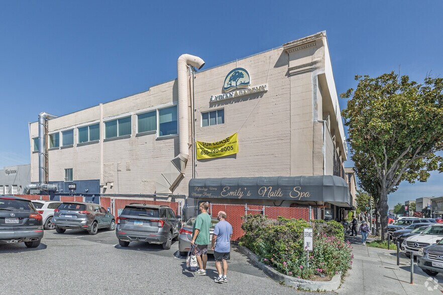 205 Park Rd, Burlingame, CA à louer - Photo du bâtiment - Image 2 de 4