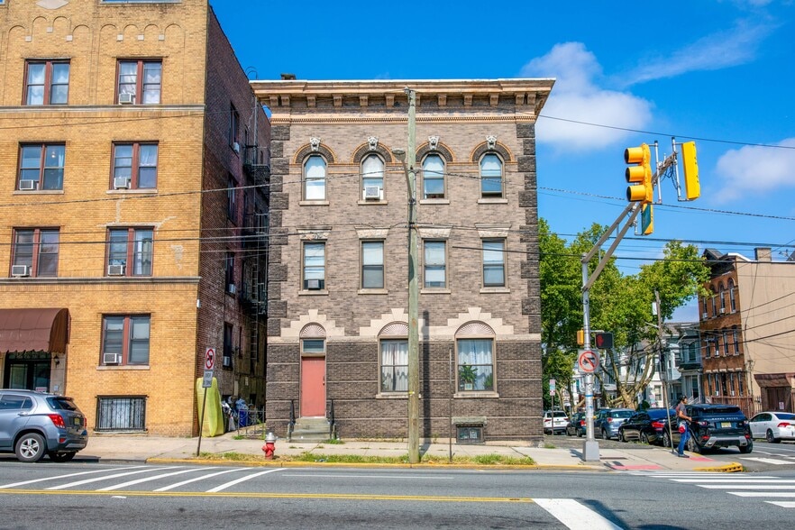 69 Hague St, Jersey City, NJ for sale - Building Photo - Image 1 of 40
