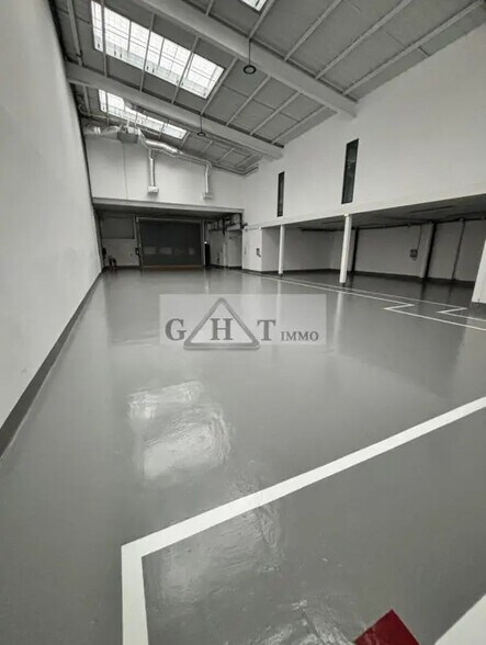 Industrial in Villeneuve-la-Garenne for lease - Building Photo - Image 2 of 16
