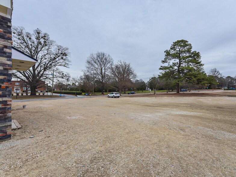 713 W Garner Rd, Garner, NC à louer - Photo du bâtiment - Image 3 de 7