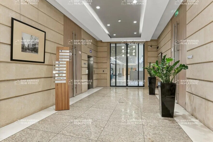 203 Rue Du Faubourg Saint-Honoré, Paris à louer - Photo du bâtiment - Image 2 de 32