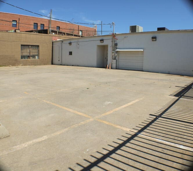 1001 N Broadway Ave, Oklahoma City, OK for lease - Building Photo - Image 3 of 7