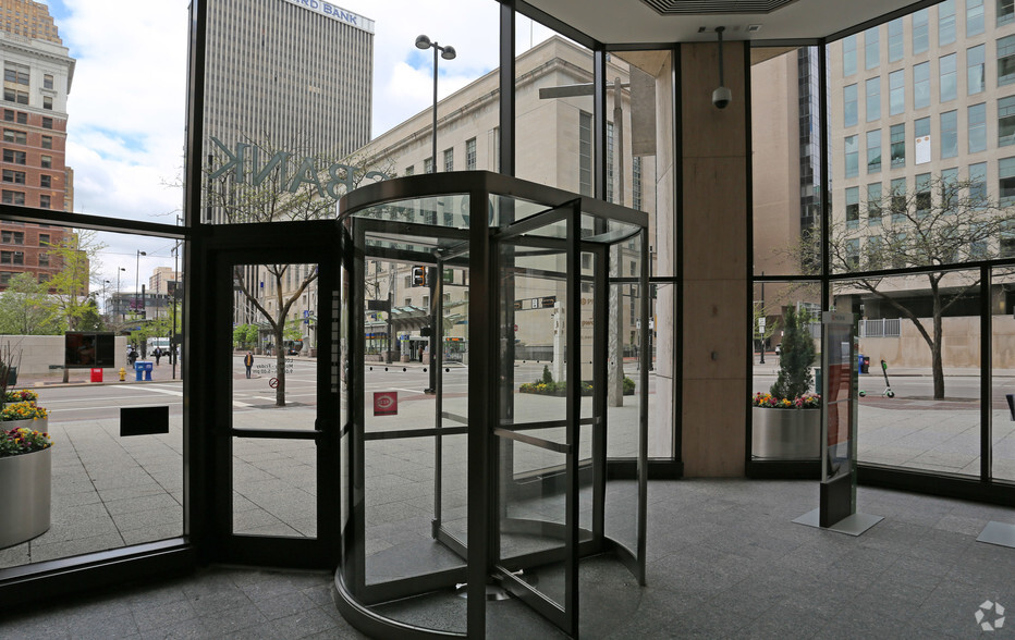 201 E 5th St, Cincinnati, OH for lease - Lobby - Image 1 of 3