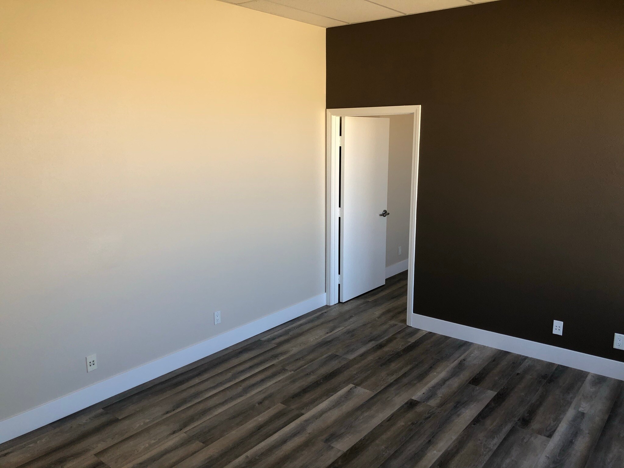 77772 Flora Rd, Palm Desert, CA à louer Photo intérieure- Image 1 de 11