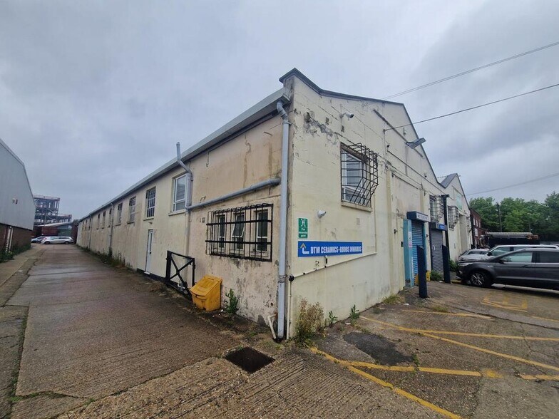 Marshlands Rd, Portsmouth à louer - Photo du bâtiment - Image 2 de 9