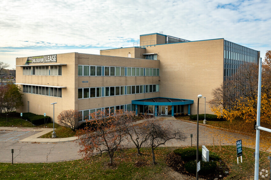 16025 Northland Dr, Southfield, MI à vendre - Photo du bâtiment - Image 1 de 1