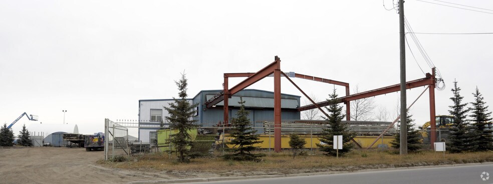 2830 121 Av NE, Edmonton, AB à vendre - Photo du bâtiment - Image 2 de 24