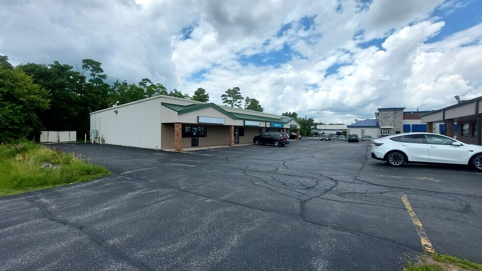 1724 S Church St, Watertown, WI à louer - Photo du bâtiment - Image 3 de 22