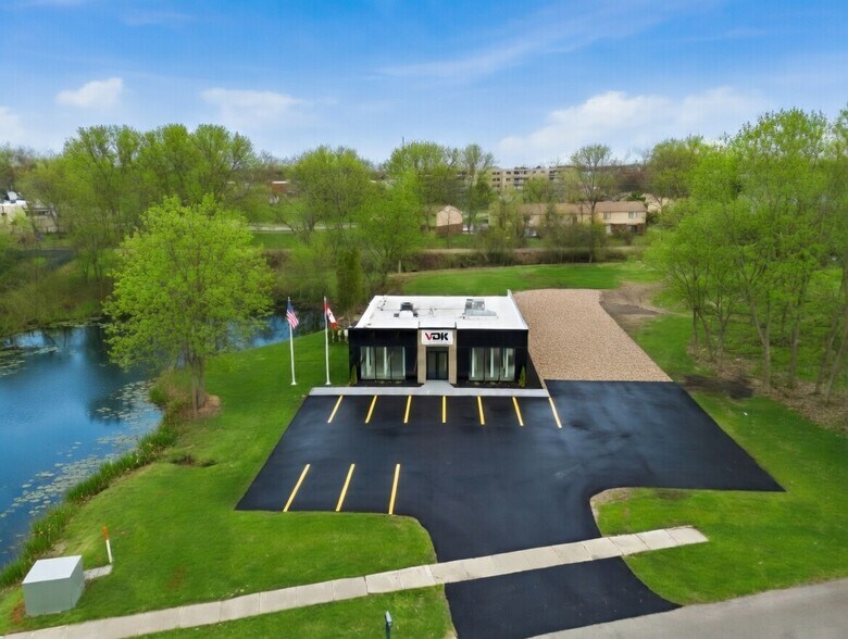 1675 Viepond Dr. SE, Kentwood, MI à louer - Photo du bâtiment - Image 2 de 13