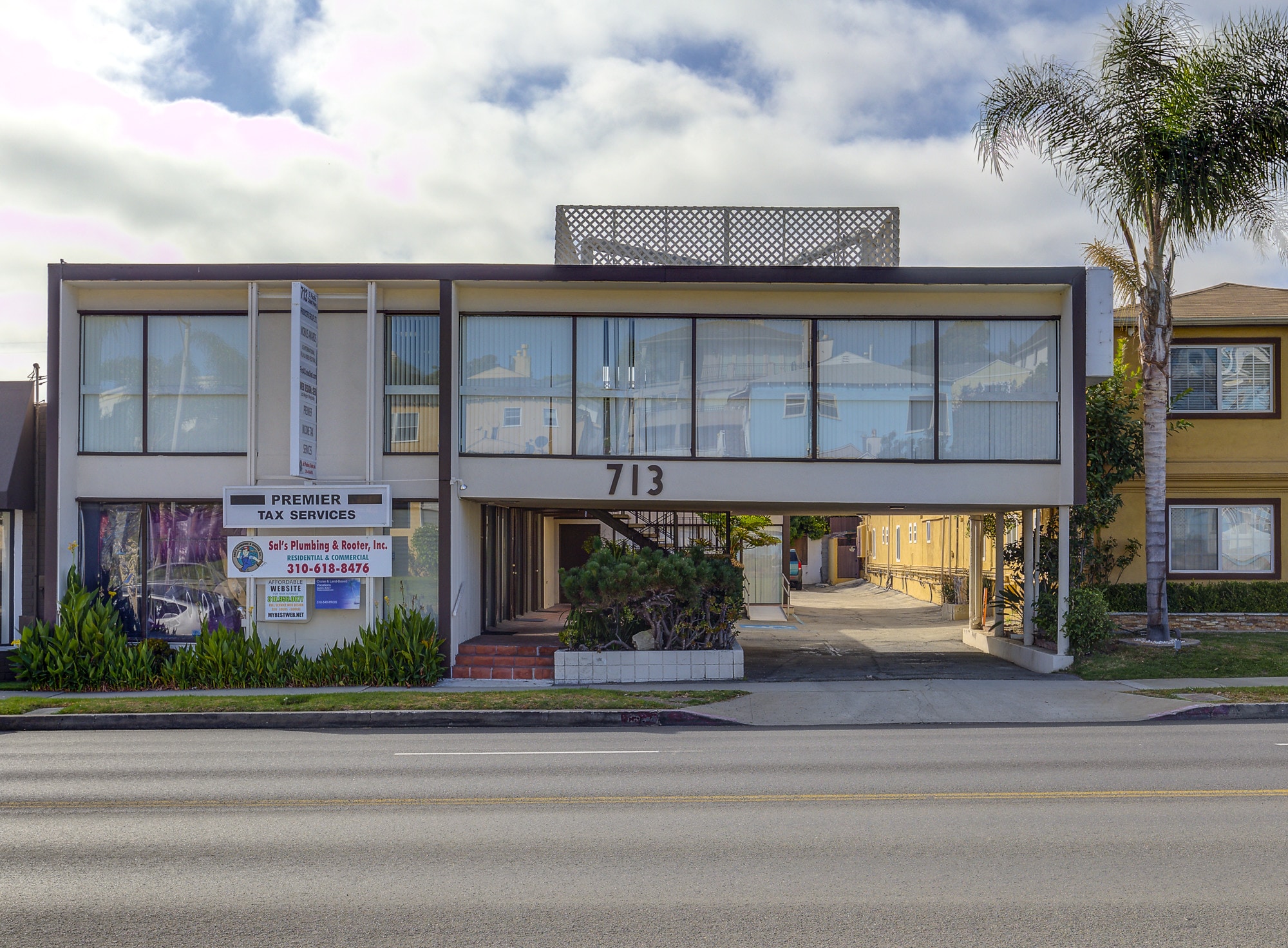713 S Pacific Coast Hwy, Redondo Beach, CA for lease Primary Photo- Image 1 of 9