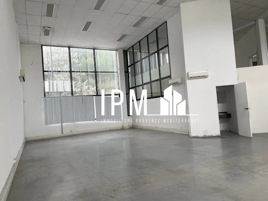 Flex in Gémenos for lease Building Photo- Image 1 of 11