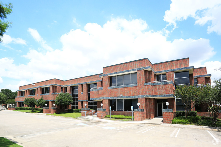 1501 Luna Rd, Carrollton, TX for lease - Primary Photo - Image 1 of 12