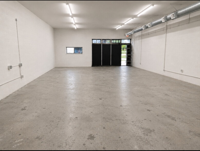 2320 W Slauson Ave, Los Angeles, CA for lease - Building Photo - Image 1 of 5