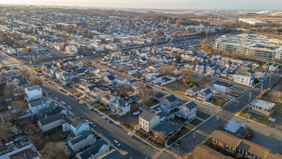 122 S Rosewell Ave, South Amboy, NJ à vendre - Photo du bâtiment - Image 2 de 44