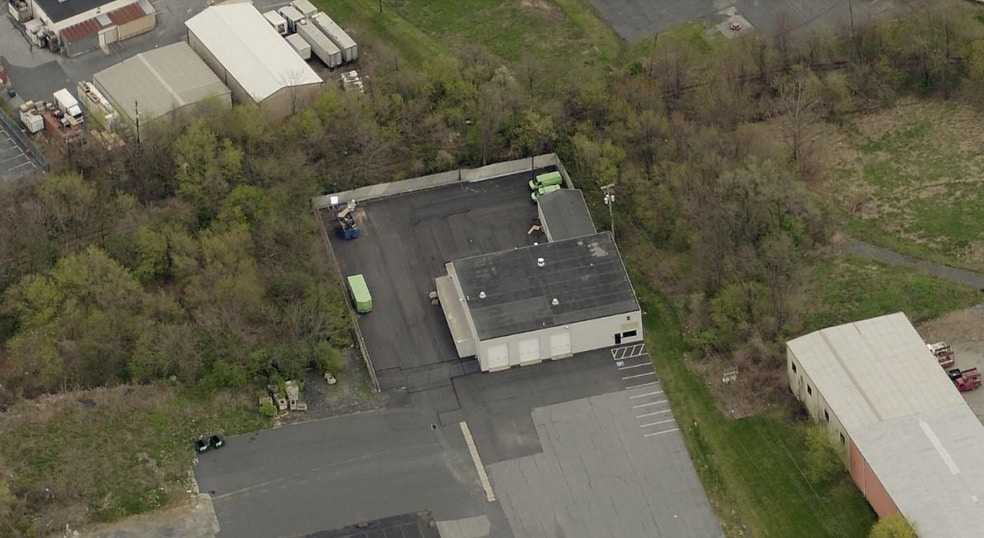 301 Railroad Ave, Camp Hill, PA for lease - Primary Photo - Image 2 of 3