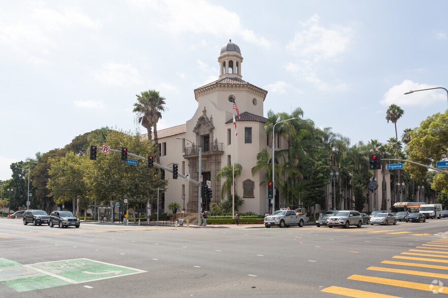 2601 S Figueroa St, Los Angeles, CA à louer - Photo du bâtiment - Image 1 de 15