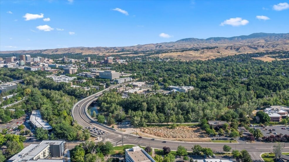 444 W Parkcenter Blvd, Boise, ID for sale - Building Photo - Image 2 of 15