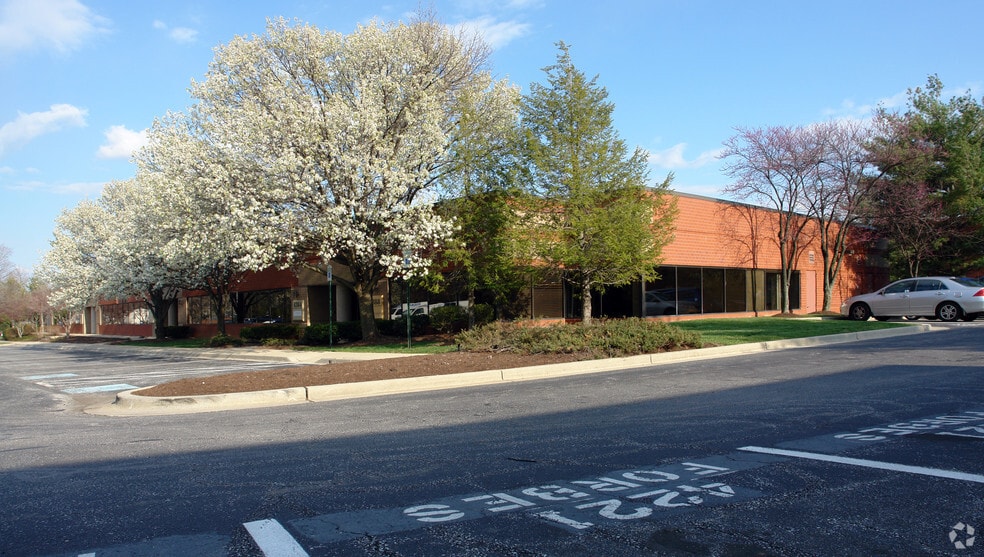 4370-4384 Lottsford Vista Rd, Lanham, MD for lease - Building Photo - Image 1 of 3