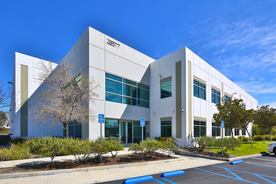 28577 W Industry Dr, Valencia, CA à louer - Photo principale - Image 2 de 5