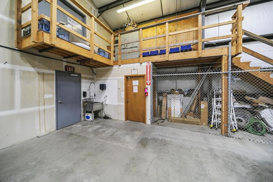 128 Oyster Bay Ave, Bremerton, WA for lease - Building Photo - Image 3 of 23