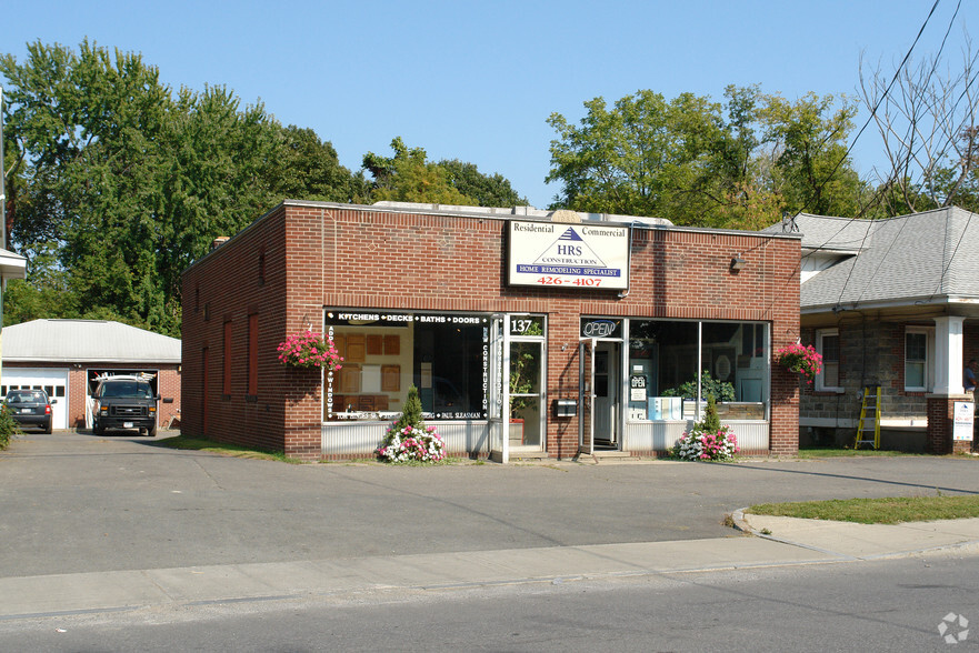 137 Columbia Tpke, Rensselaer, NY for sale - Primary Photo - Image 1 of 1