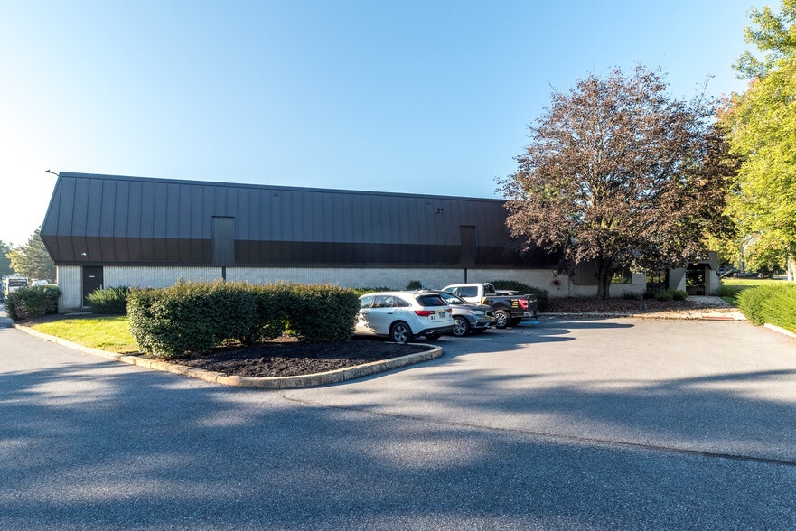 1816 Olde Homestead Ln, Lancaster, PA for lease - Building Photo - Image 3 of 29
