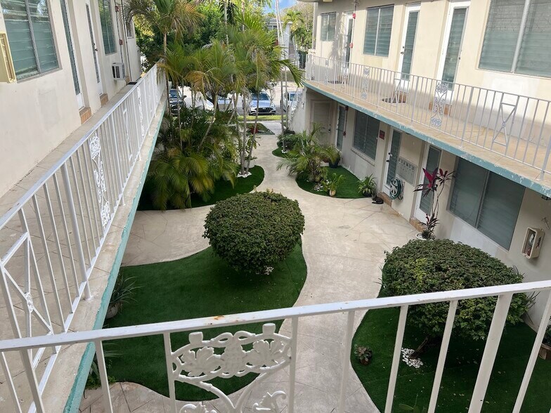 2072 NE 169th St, Miami, FL à vendre - Photo du bâtiment - Image 3 de 7