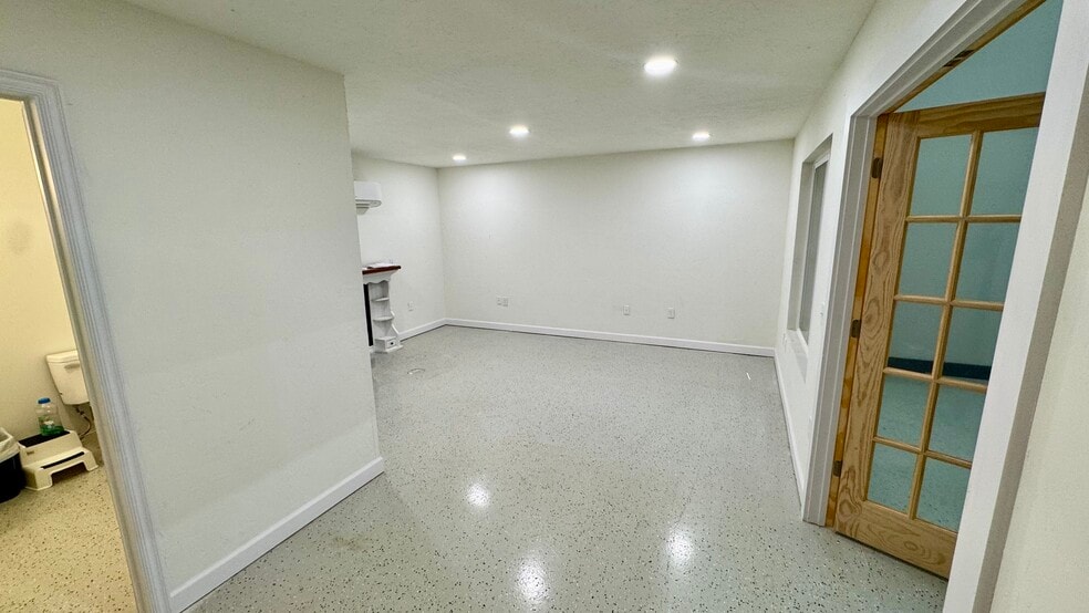 308 W State Highway 152, Mustang, OK à louer - Photo du bâtiment - Image 2 de 17