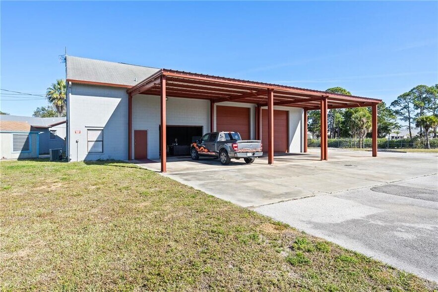 100 Veterans Memorial Way, Sebastian, FL à vendre - Photo du bâtiment - Image 3 de 28