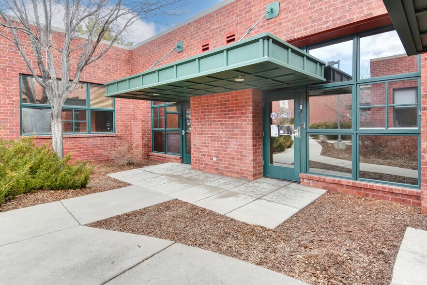 88 Inverness Cir E, Englewood, CO à vendre - Photo du bâtiment - Image 3 de 10