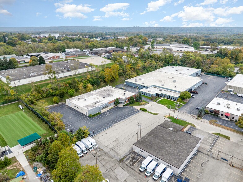 5546 Fair Ln, Fairfax, OH à louer - Photo du bâtiment - Image 3 de 36