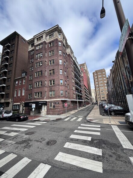 1321-1323 Spruce St, Philadelphia, PA à vendre - Photo du bâtiment - Image 2 de 11