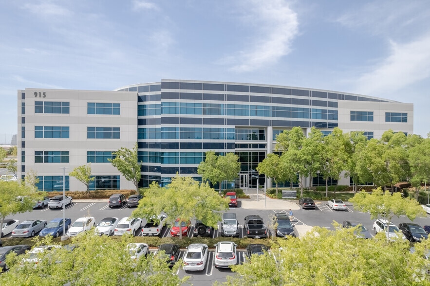 915 Highland Pointe Dr, Roseville, CA for lease - Building Photo - Image 2 of 6