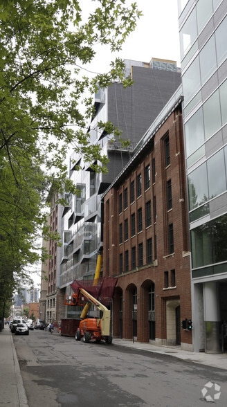 456-470 Rue De La Gauchetière O, Montréal, QC à louer - Photo du bâtiment - Image 2 de 2