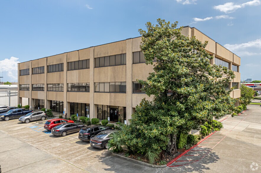 4621 W Napoleon Ave, Metairie, LA à louer - Photo du bâtiment - Image 2 de 7