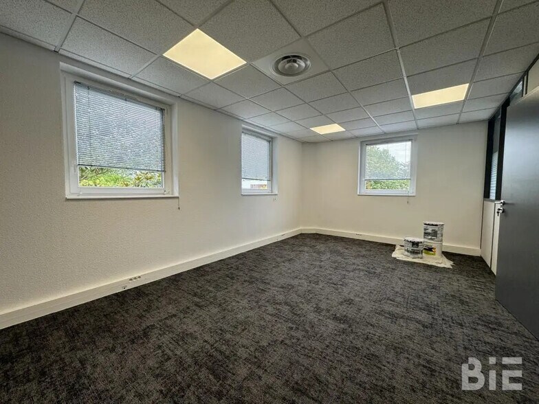 Office in Mérignac for lease - Interior Photo - Image 2 of 6