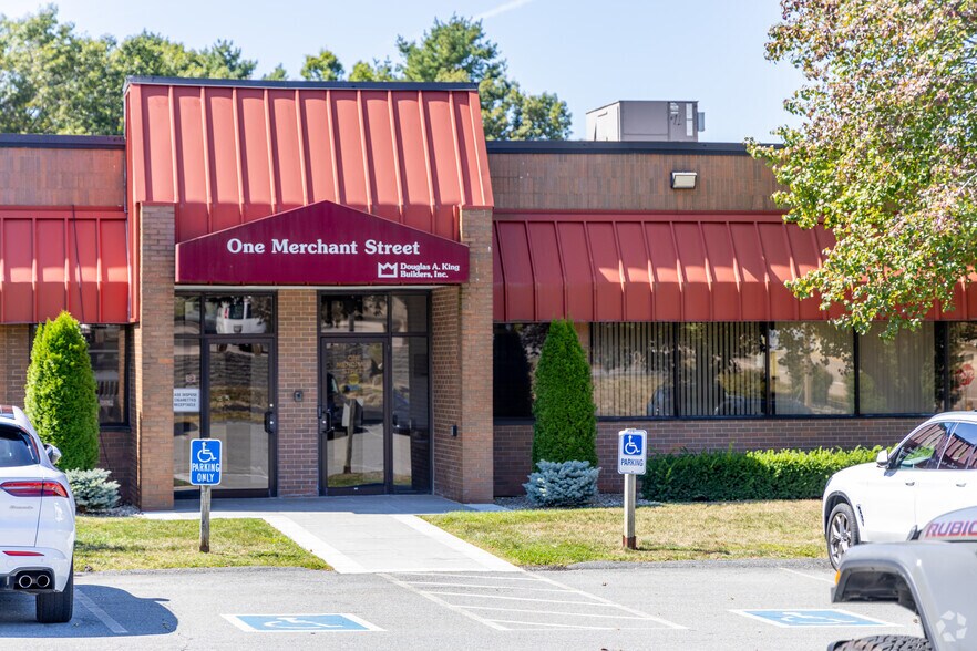 1 Merchant St, Sharon, MA à louer - Photo du bâtiment - Image 3 de 4