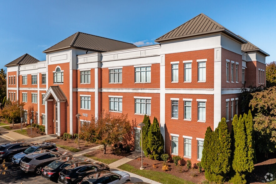 19420 Golf Vista Plz, Leesburg, VA for sale - Building Photo - Image 2 of 39