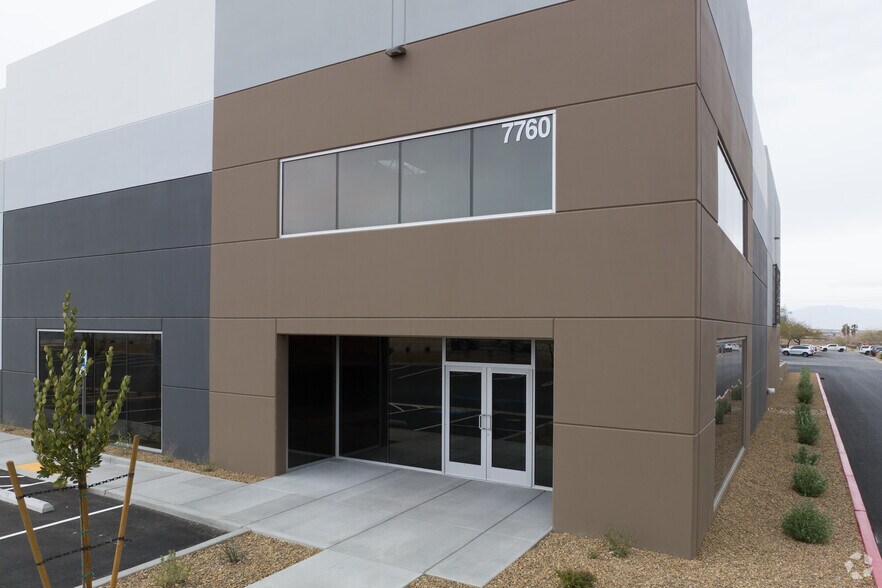 7760 W Teco Ave, Las Vegas, NV à louer - Photo du bâtiment - Image 3 de 5