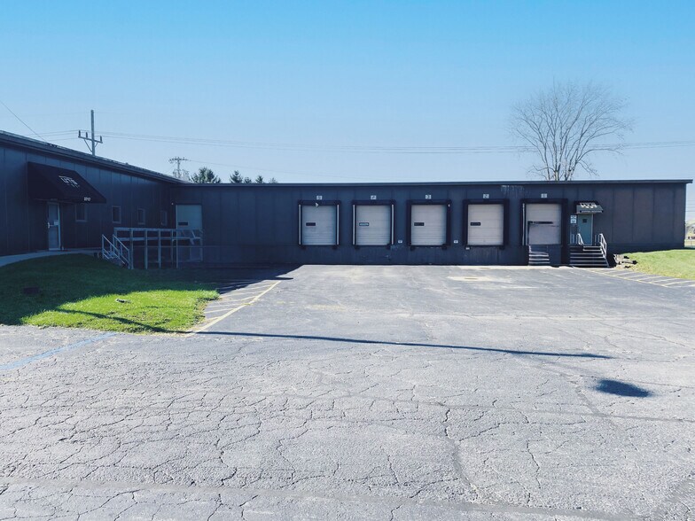 2717 W Ferguson Rd, Fort Wayne, IN à louer - Photo du bâtiment - Image 2 de 12