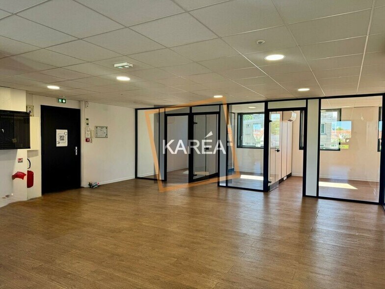 Bureau dans Mareuil-lès-Meaux à louer - Photo intérieure - Image 2 de 5