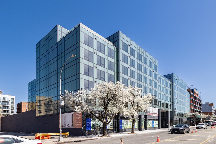 144-49 Northern Blvd, Flushing, NY à louer - Photo principale - Image 1 de 10